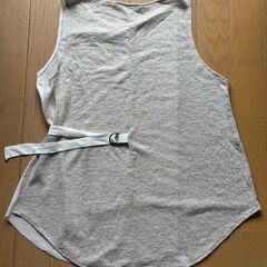 ノースリーブトップ　ZARA 個性的なデザインで、状態とても綺麗ですの画像