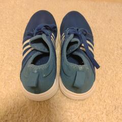 adidasアディダスランニングシューズの画像