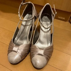 axesパーティパンプス