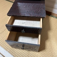 鎌倉彫の鏡台 ／家具 ミラーの画像