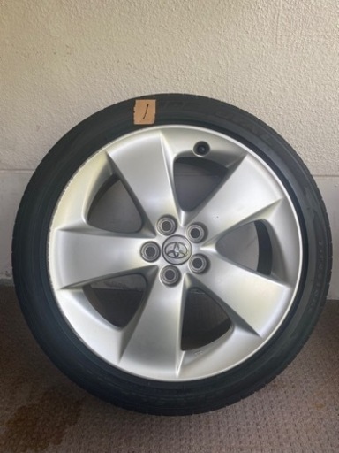 車のパーツ タイヤ、ホイール