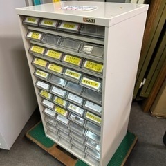 部品ケース　サカエ　コネクターやヒューズのおまけ付きです