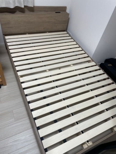 【決まりました】セミダブル　ベッドフレームのみ　二口コンセント付き　グレージュ　高さ調整可能