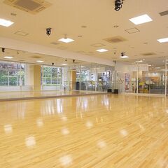「楽しい」は 続く。 いつでもつながるルネサンス あなたの街の総合スポーツクラブ ルネサンス仙台泉中央24。快適な室内プールで、お子様のスイミングデビューや大人の水泳教室も体験受付中！ - 地元のお店