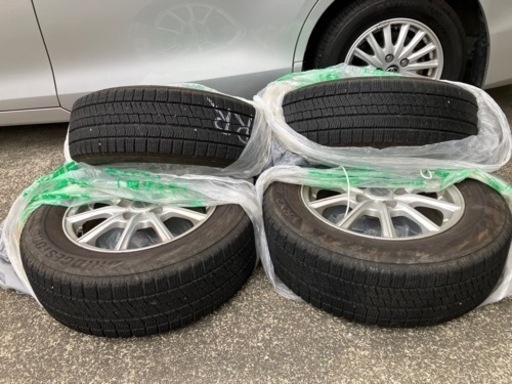 車のパーツ タイヤ、ホイール