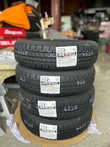 車のパーツ タイヤ、ホイール