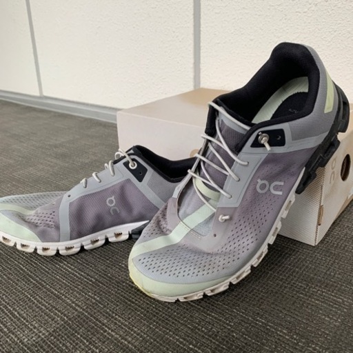 ON　オン　CLOUD FLOW　スニーカー　靴/バッグ 靴 スニーカー