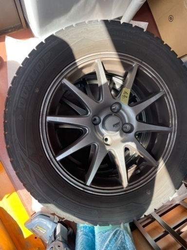 車のパーツ タイヤ、ホイール