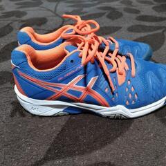 アシックステニスシューズの画像