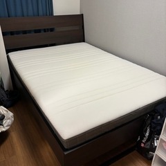IKEA ダブルベッド