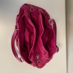 Marc by Marc Jacobs ショッキングピンク　レザーバッグの画像