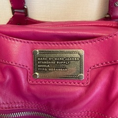 Marc by Marc Jacobs ショッキングピンク　レザーバッグの画像