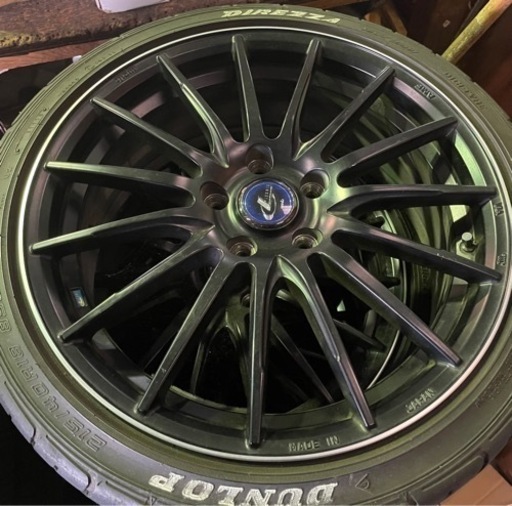 車のパーツ タイヤ、ホイール