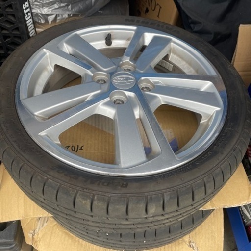 車のパーツ タイヤ、ホイール