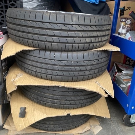 車のパーツ タイヤ、ホイール