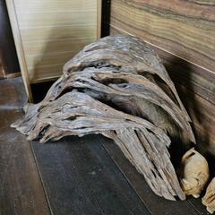 木のオブジェの画像