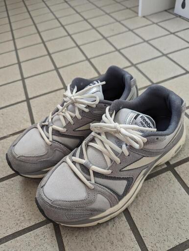 Reebokスニーカー