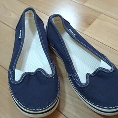 クロックスサンダル風スニーカー