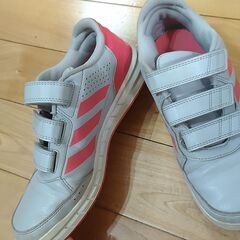 美品♪adidasスニーカー23cmアディダスの画像