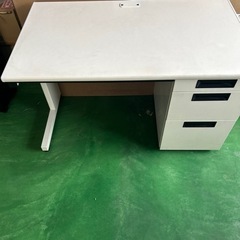 事務机　一台