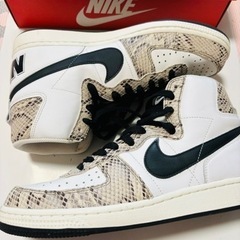 【スニーカー】NIKE TFRMINATOR HIGHの画像