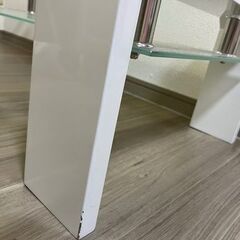 【ほぼ新品】ガラステーブルの画像