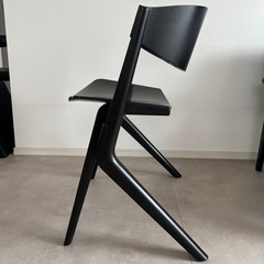 KARIMOKU NEW STANDARD(カリモクスタンダード)よりナラ材を使用した