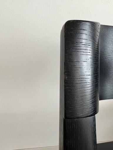 KARIMOKU NEW STANDARD(カリモクスタンダード)よりナラ材を使用したチェアです♪座り心地が良い可愛いシルエット！