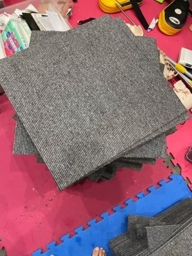 中古タイルカーペット186枚\nグレー50 × 50