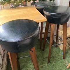 黒革張りハイチェア4脚セットの画像