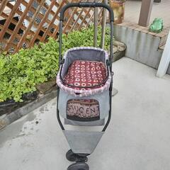 犬用ベビーカーの画像