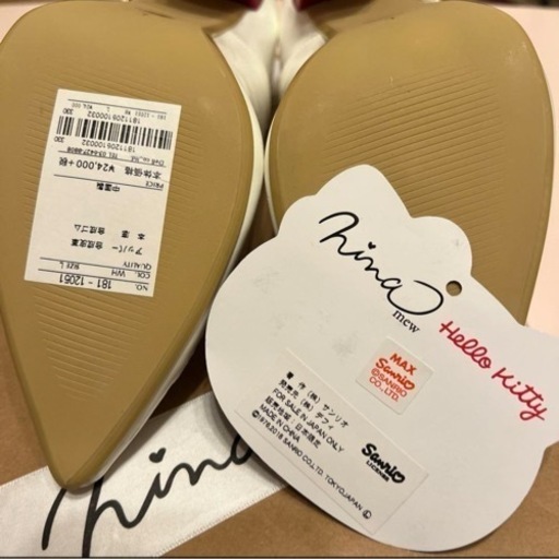 キティちゃんのパンプス