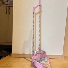 ほうきとちりとりの画像
