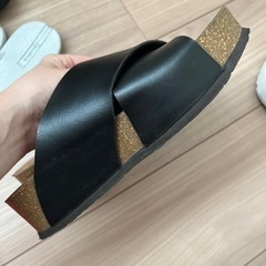 アーバンリサーチ黒サンダルの画像