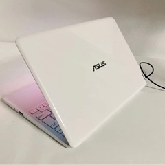 Webカメラ搭載　ミニノートPC　かわいい白　初期設定済み　bluetooth 11.6の画像