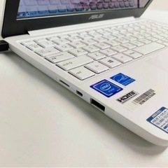 Webカメラ搭載　ミニノートPC　かわいい白　初期設定済み　bluetooth 11.6の画像