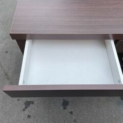 デスク　No.12898　ブラウン　電源コード、引出し付き♪　机【リサイクルショップどりーむ天保山店】の画像