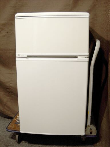 ∞ 2ドア冷凍冷蔵庫 88L 単身者向け 2014年製 動作確認済 ユーイング UR-D90F 右開き 天板に傷汚れあり