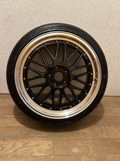 車のパーツ タイヤ、ホイール