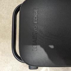 トレーニングベンチとダンベル