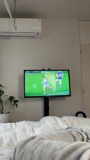 32’’ LCD TV + stand + remote
