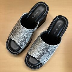 しまむら×MUMU 厚底ミュール（パイソン柄）サイズ：Lの画像