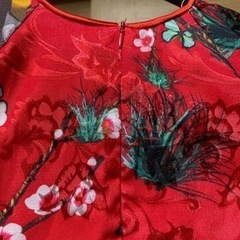 子供用 ベトナム伝統衣装　赤　シルク　花柄　アオザイセットアップ　一点物の画像