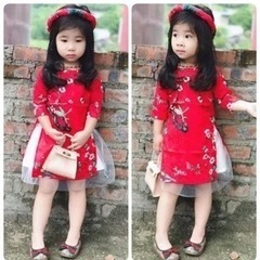 子供用 ベトナム伝統衣装　赤　シルク　花柄　アオザイセットアップ　一点物の画像