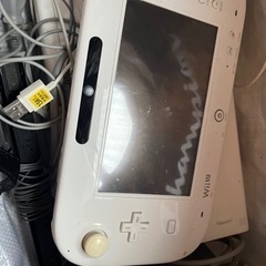 PS4本体&コントローラー×4、WiiU本体&コントローラーの画像