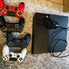 PS4本体&コントローラー×4、WiiU本体&コントローラーの画像