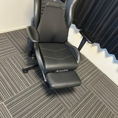 ゲーミングチェア　椅子　家具の画像