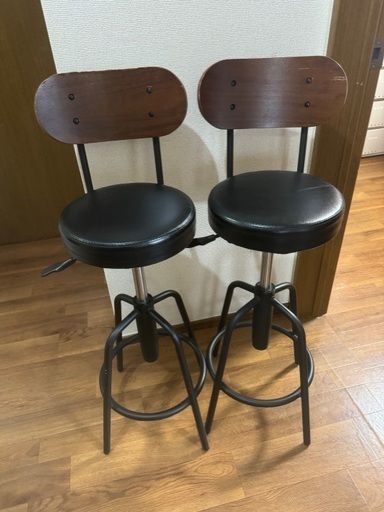ハイチェア 2  adjustable high chair and a 2 free high chair
