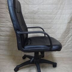 【中古品】合成皮革　チェア（ブラック色）の画像