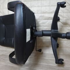【中古品】合成皮革　チェア（ブラック色）の画像